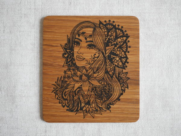 Silvana - Gravure laser sur Chêne - Taille M