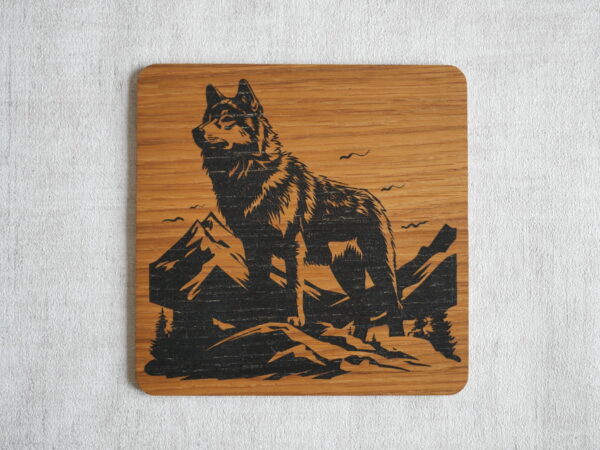 Loup et Montagnes - Gravure laser sur Chêne - Taille M