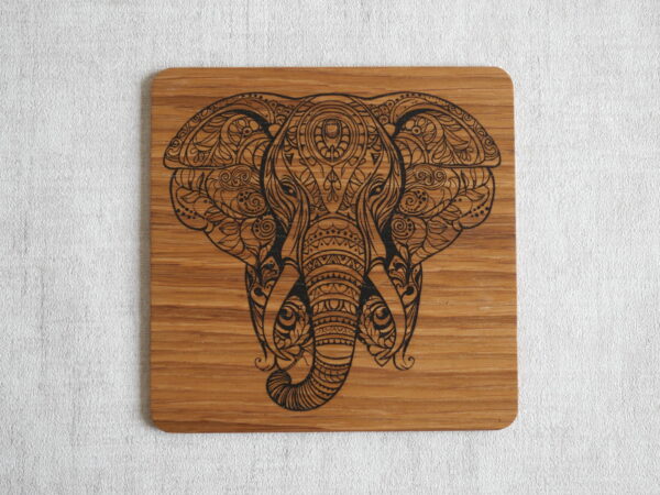 Éléphant - Gravure laser sur Chêne - Taille M